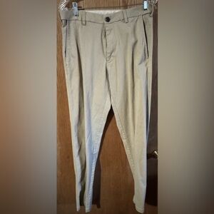 Men’s khaki pants
32x36